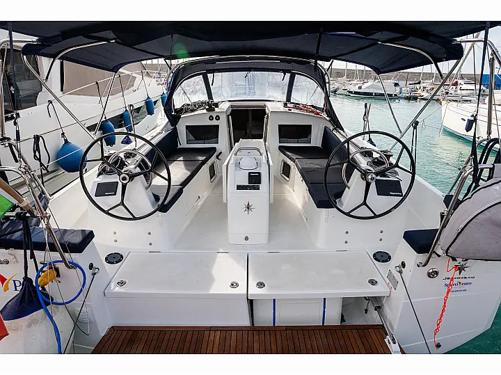 Sun Odyssey 410 - External image