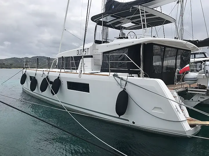 Lagoon 52F - 6 cab - External image