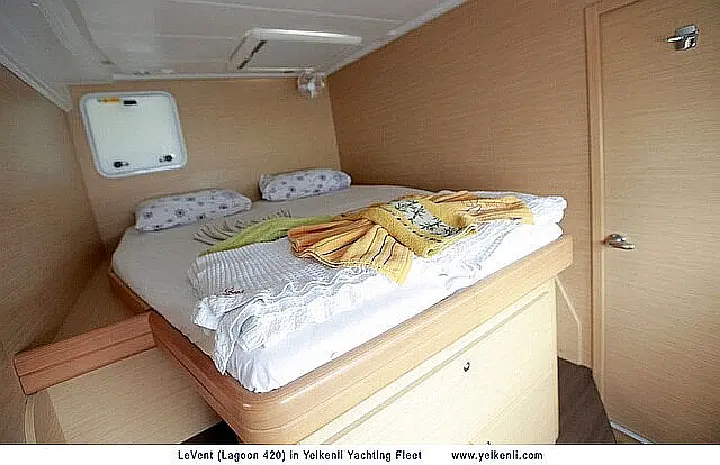 Lagoon 420 - Starboard Front Cabin