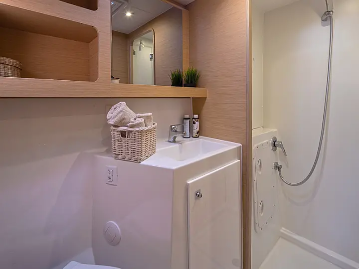 Lagoon 42 - 