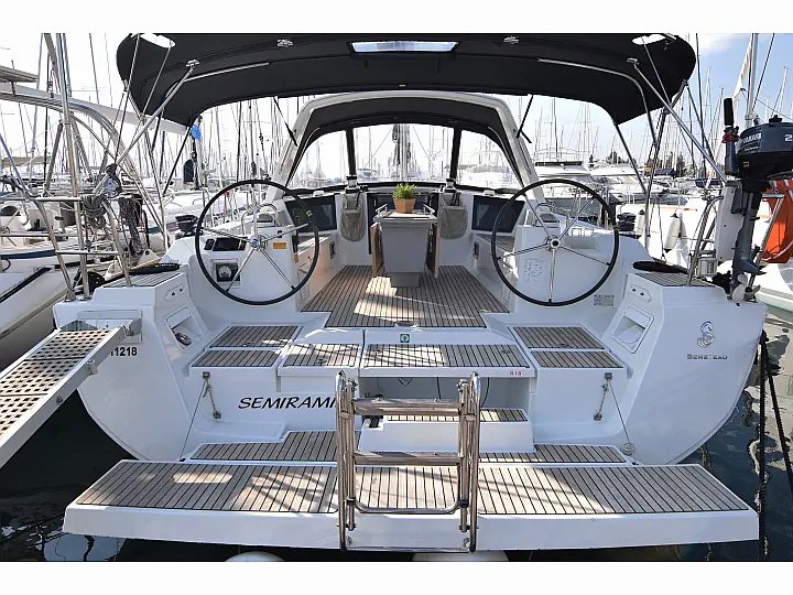 Oceanis 45 - External image