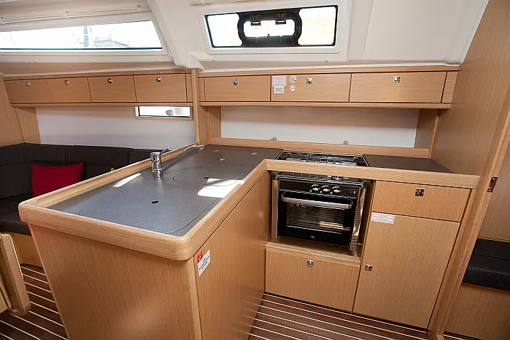 Bavaria Cruiser 37 - 