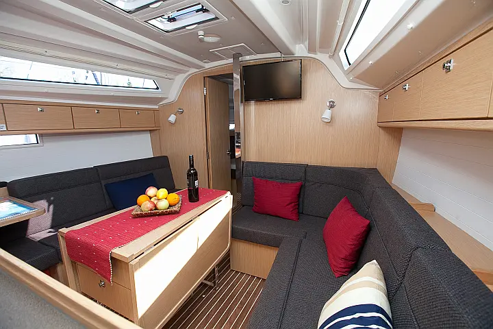 Bavaria Cruiser 37 - 