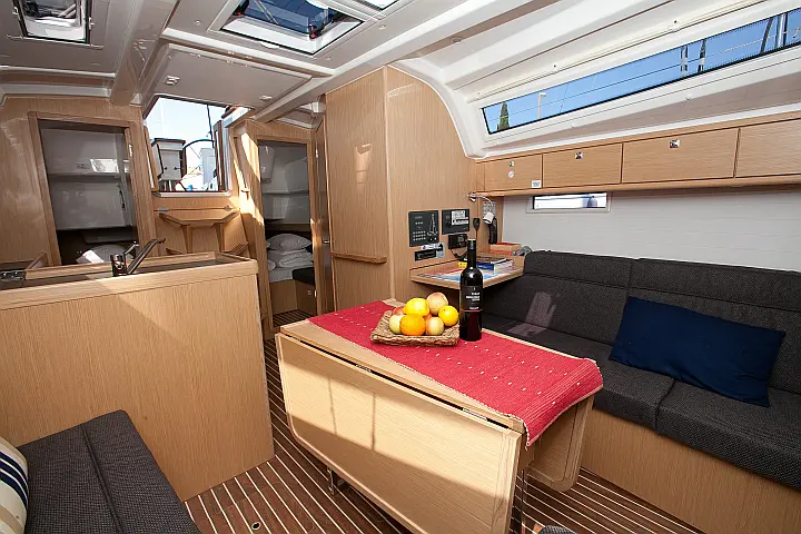 Bavaria Cruiser 37 - 