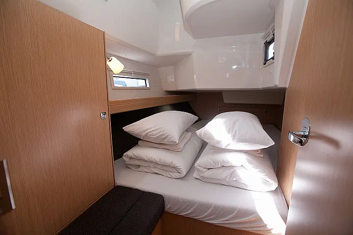 Bavaria Cruiser 37 - 