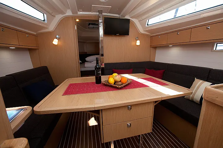 Bavaria Cruiser 37 - 