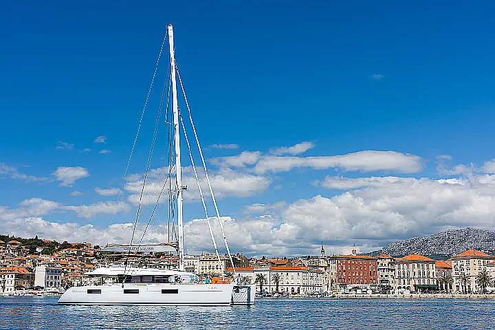 Lagoon 620  - 
