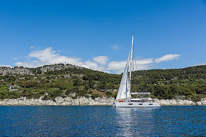 Lagoon 620  - 