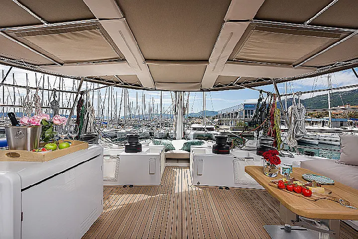 Lagoon 620  - 