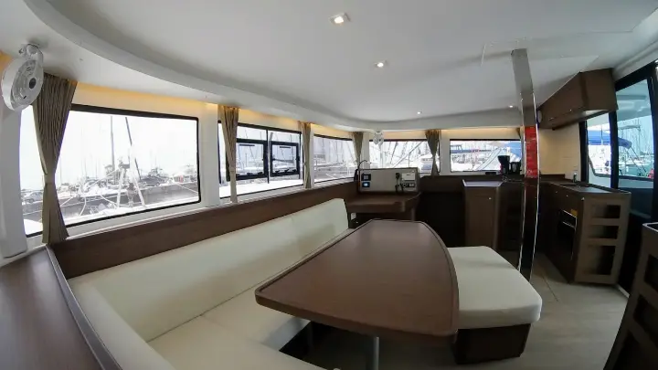 Lagoon 42 - 