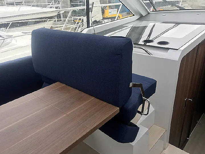 Sealine C390 - 