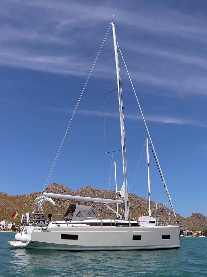 Bavaria C38 - 