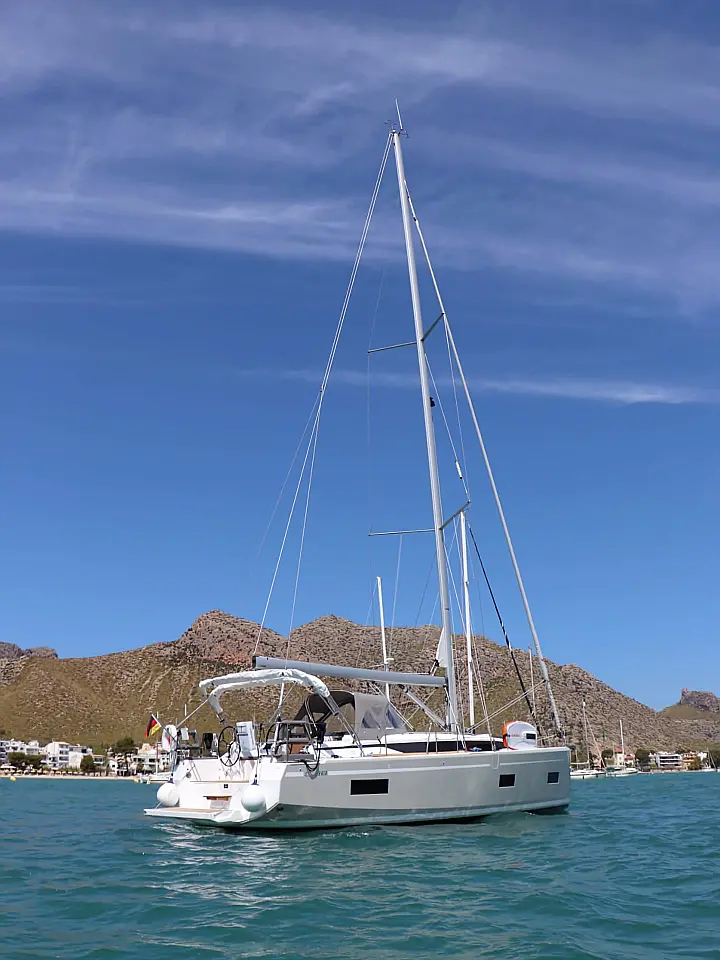 Bavaria C38 - 