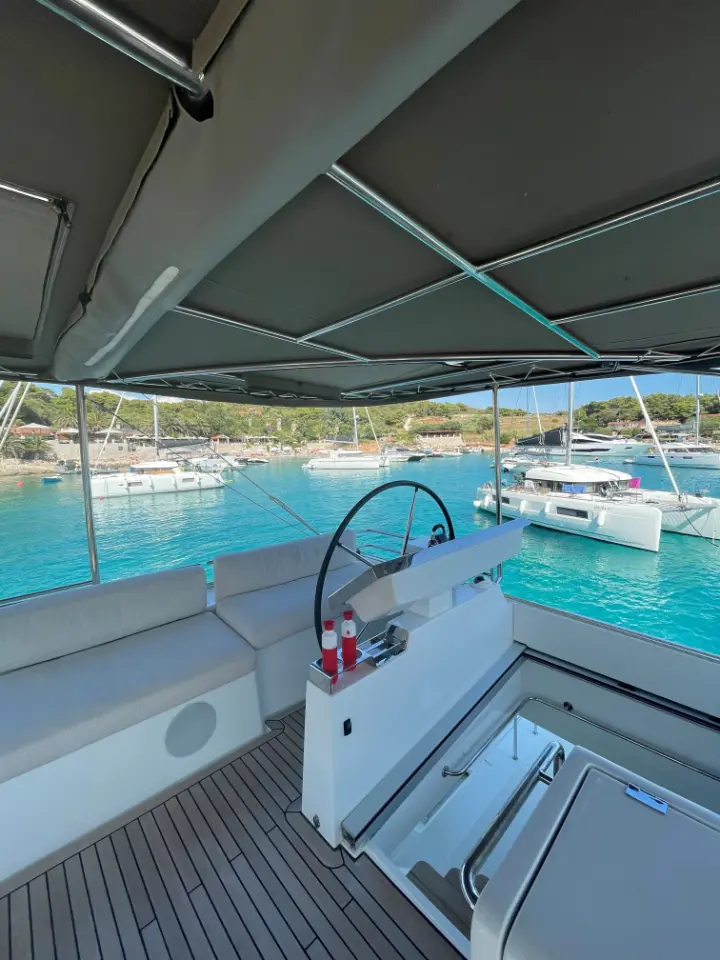 Lagoon 620  - 