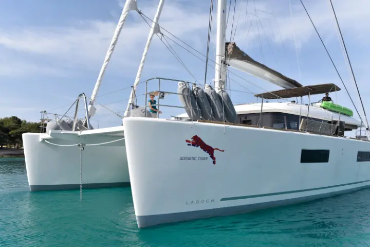 Lagoon 620  - 