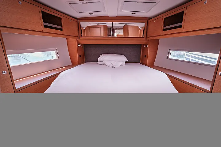 Dufour 470 owner layout - 