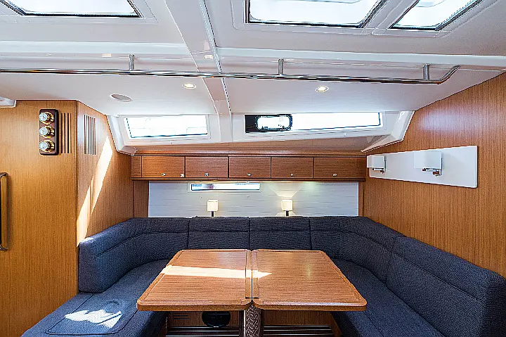 Bavaria Cruiser 56 - 