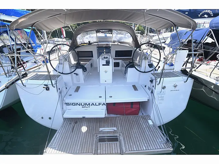 Sun Odyssey 440 - External image
