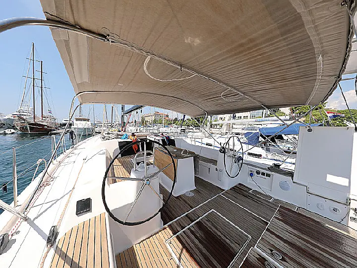Dufour 560 - 