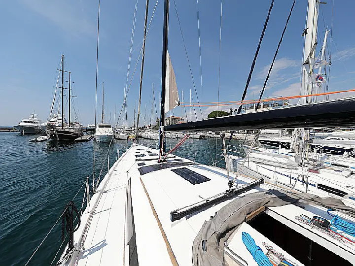 Dufour 560 - 