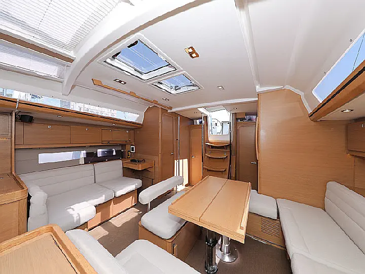 Dufour 560 - 