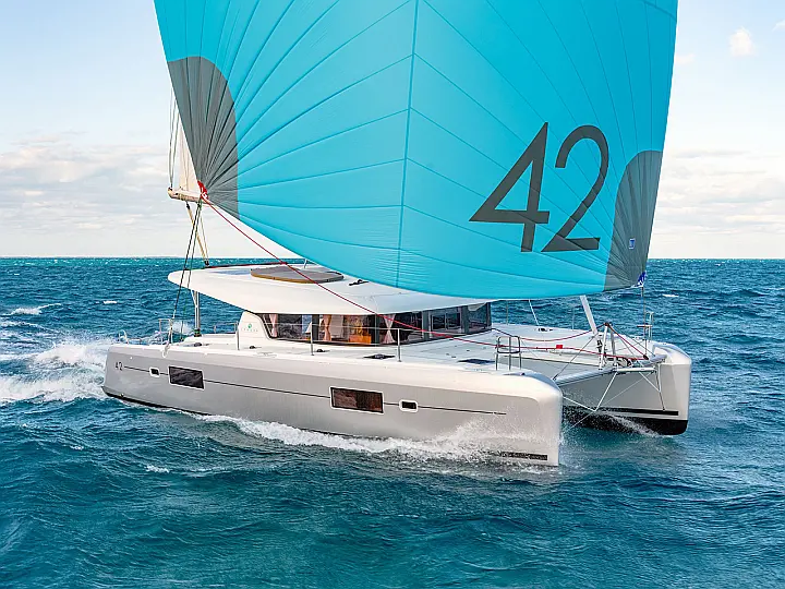 Lagoon 42 - External image