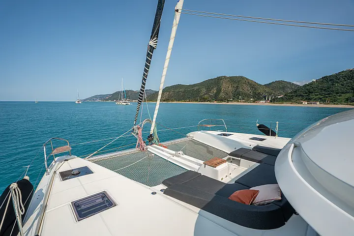 Lagoon 55 - Bow