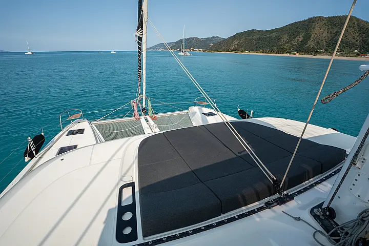 Lagoon 55 - Bow