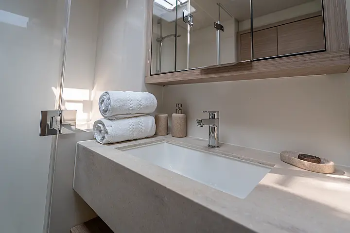 Lagoon 55 - Toilet