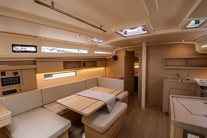 Oceanis 40.1 - Dinette