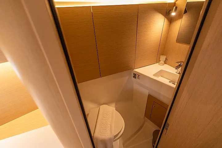 Oceanis 40.1 - Toilet