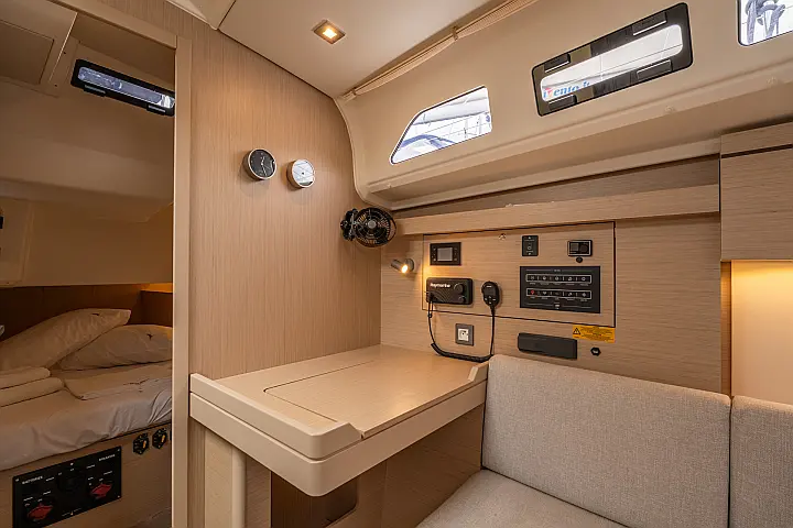 Oceanis 40.1 - Dinette