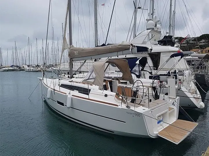 Dufour 360 Grand Large - External image