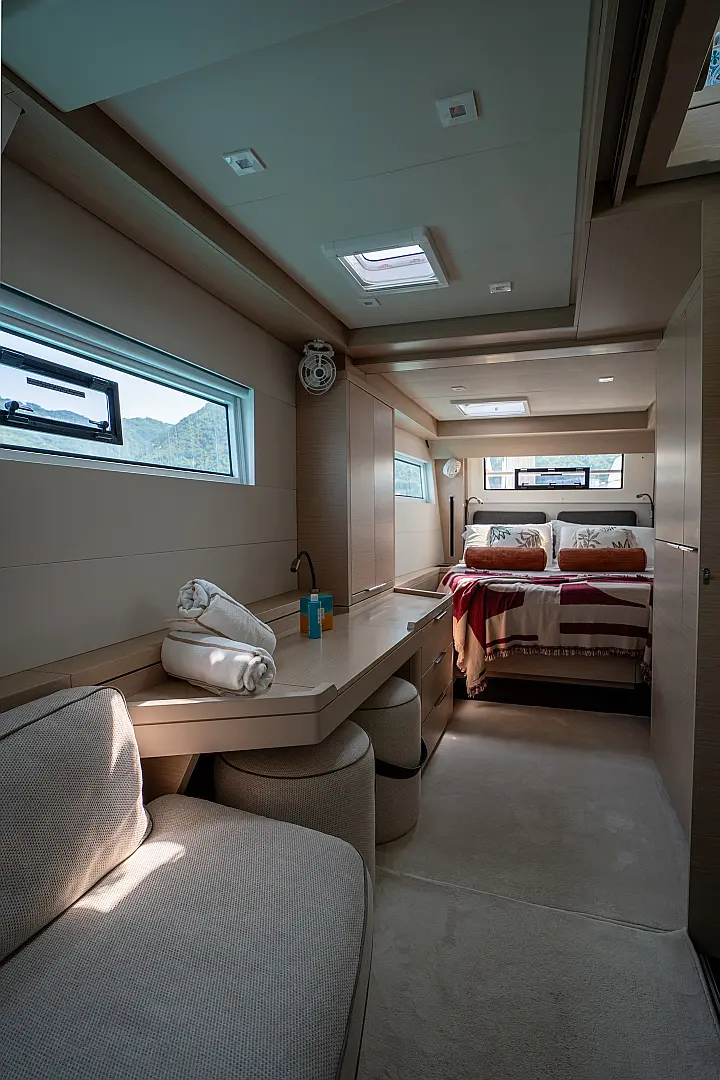 Lagoon 51 - Owner's Version - Master cabin