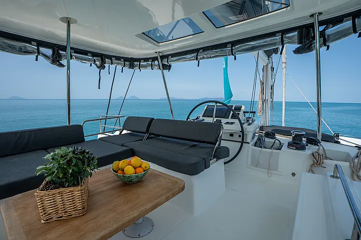 Lagoon 51 - Owner's Version - Flybridge