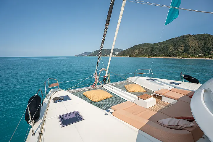 Lagoon 55 - Bow
