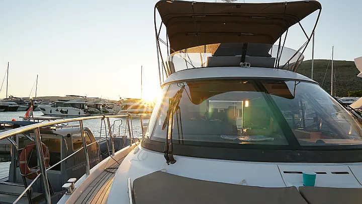 Sealine F450 - 