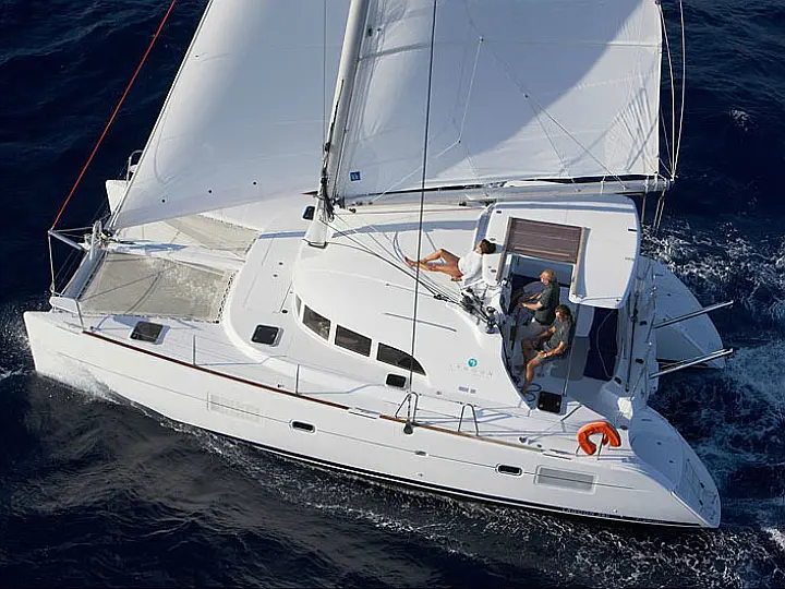Lagoon 380 - External image