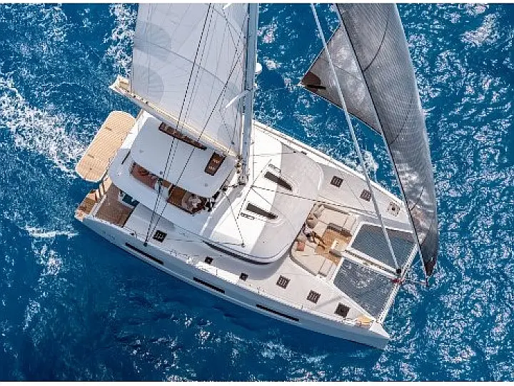 Lagoon 55 - External image