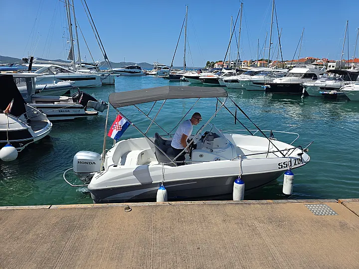Beneteau Flyer 550 Open - External image