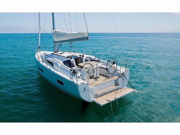 Beneteau Oceanis 40.1 - External image