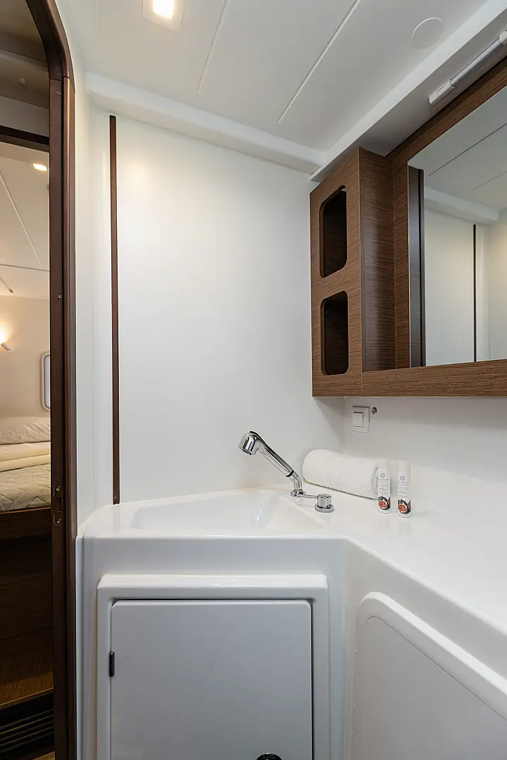 Lagoon 42 - 