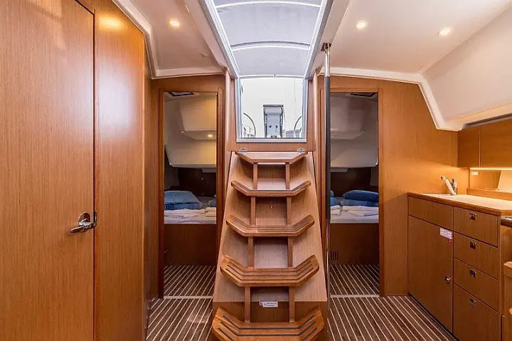 Bavaria C42 - 