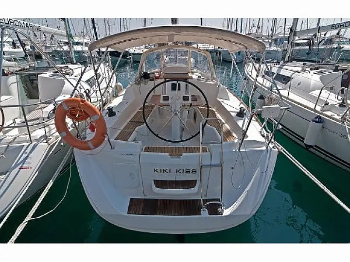 Sun Odyssey 33i - External image