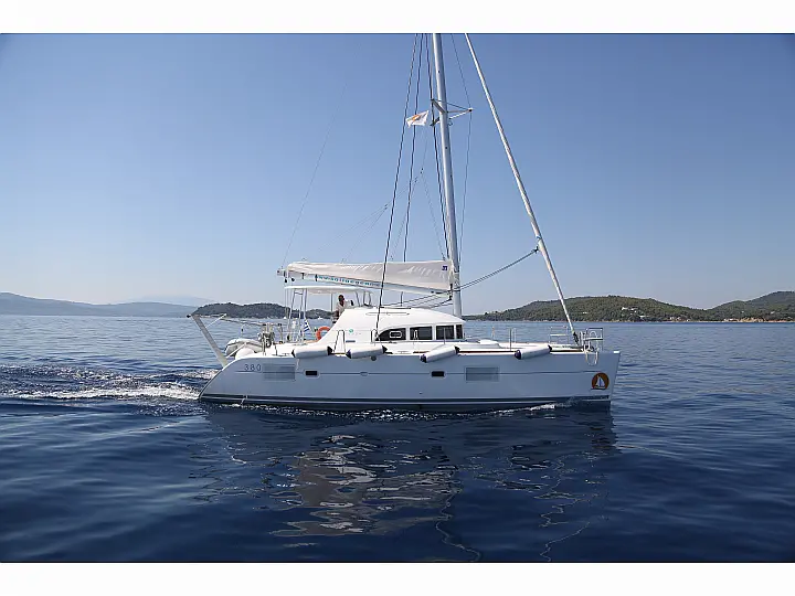 Lagoon 380 - External image
