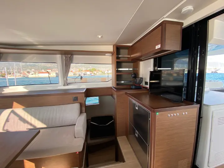 Lagoon 46 owner version - 