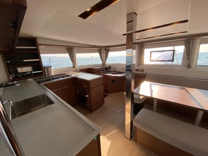 Lagoon 46 owner version - 