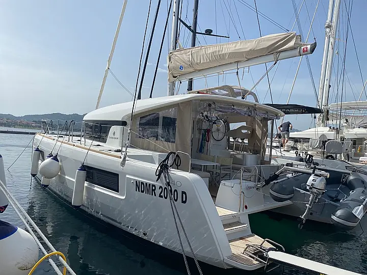 Lagoon 40 - External image