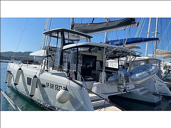 Lagoon 42