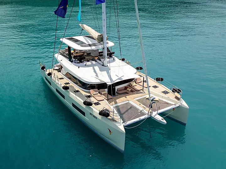 Lagoon Sixty 5 - External image